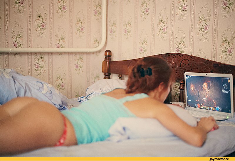 Домашняя мастурбация на вебкамеру от молодой красотки с секс игрушкой