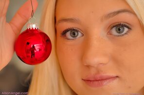 amateur pic enlarge-young_and_beautyfull - Alison Angel - My body is my Christmas tree - 0012 - 112-enlarge