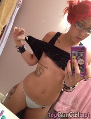 foto amateur selfie-Yes-Tats---No-Tits