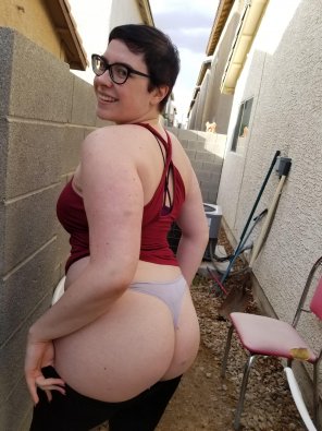 amateur photo showing off my new glASSes outside [F]