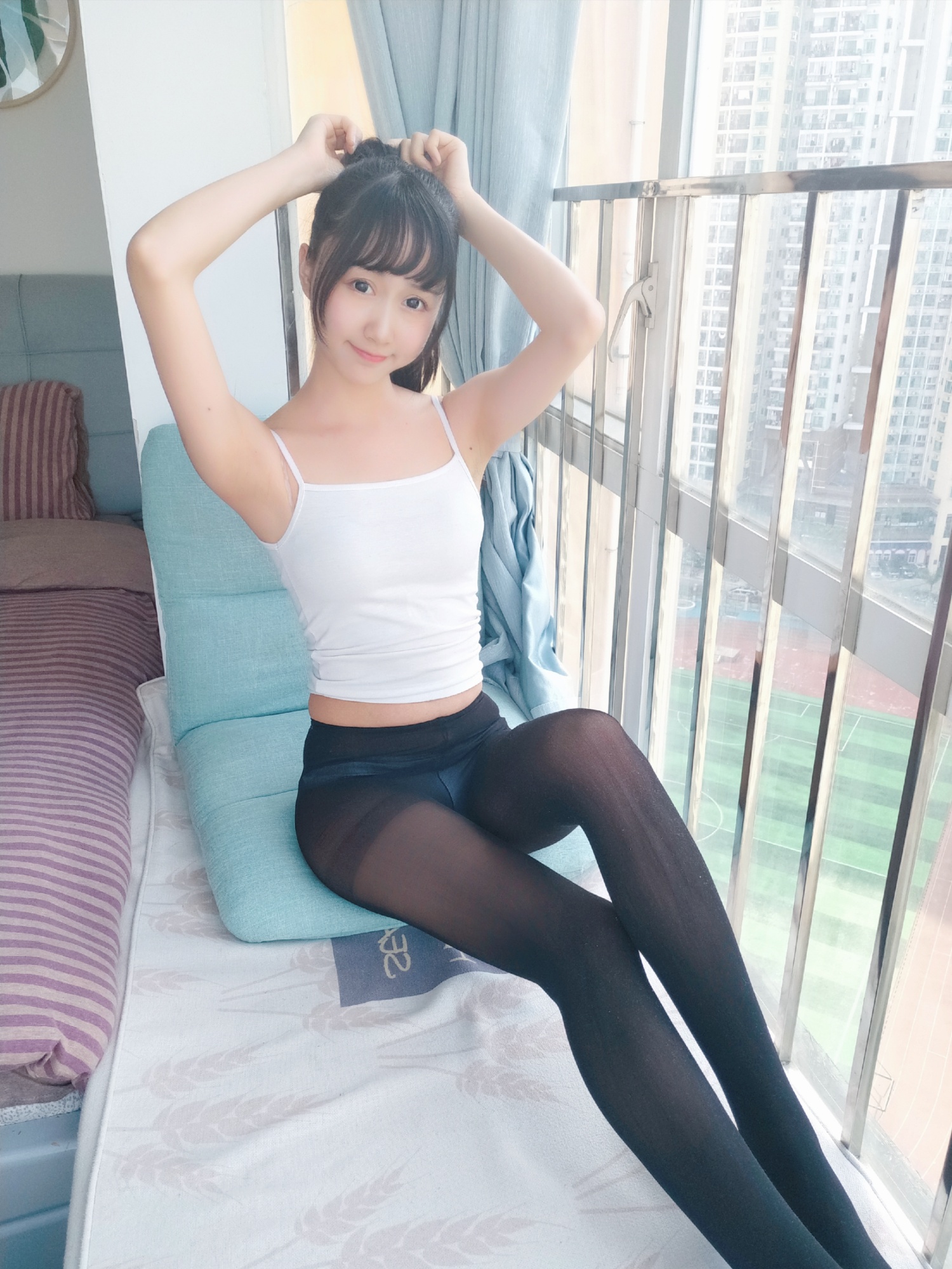 amateur photo KimemeOwO (木绵绵OwO) No. 6 - 背心黑丝居家写真 (33)