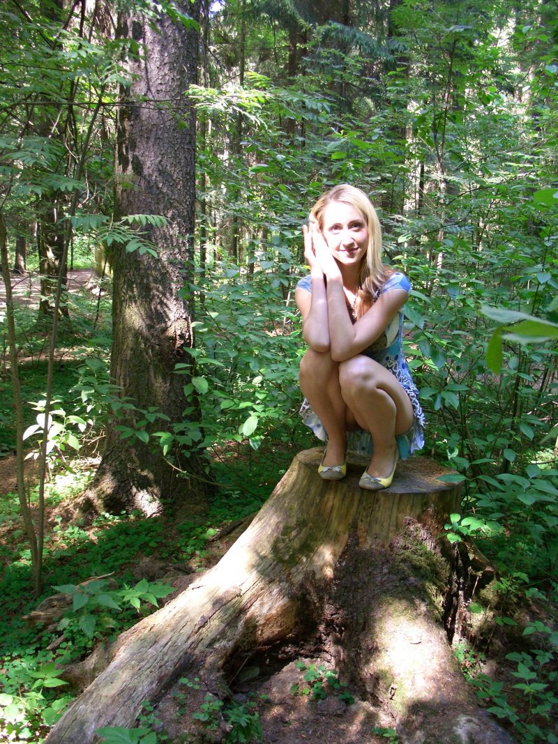 6290471-blonde-girl-walk-naked-tits-forest-outdoor-amateur.webp