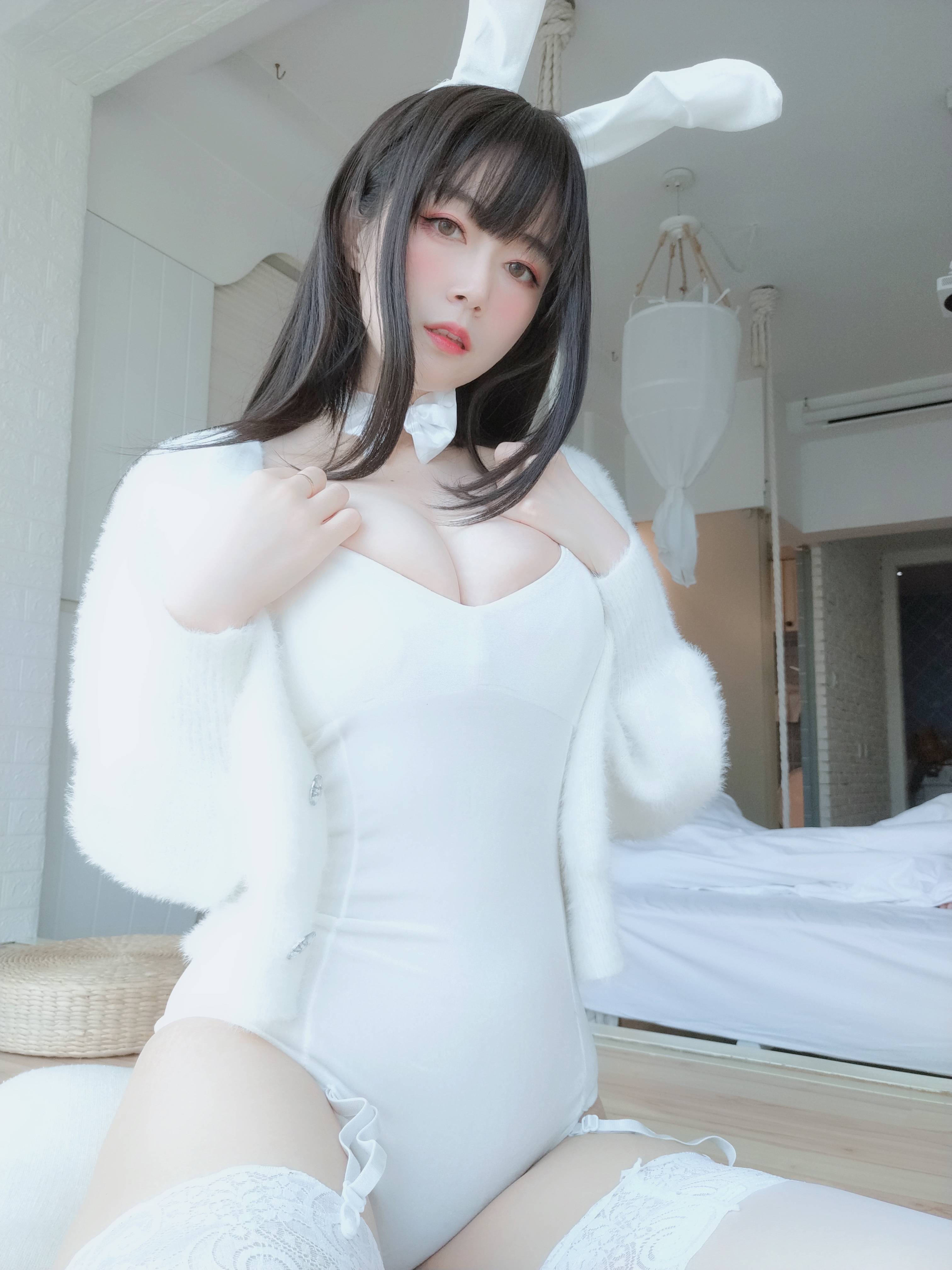 amateur photo Baiyin811 (白银81) - 白丝兔子 (56)