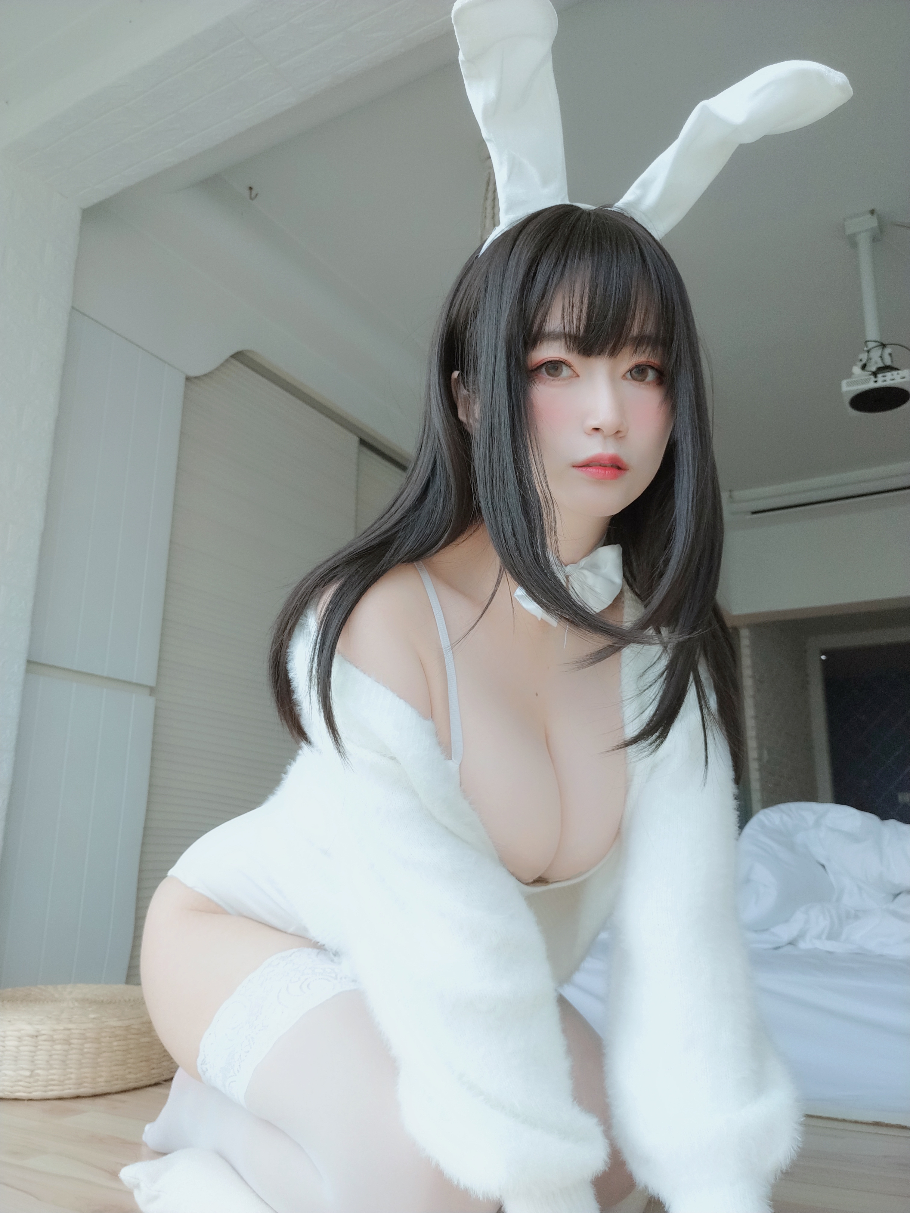 amateur photo Baiyin811 (白银81) - 白丝兔子 (60)