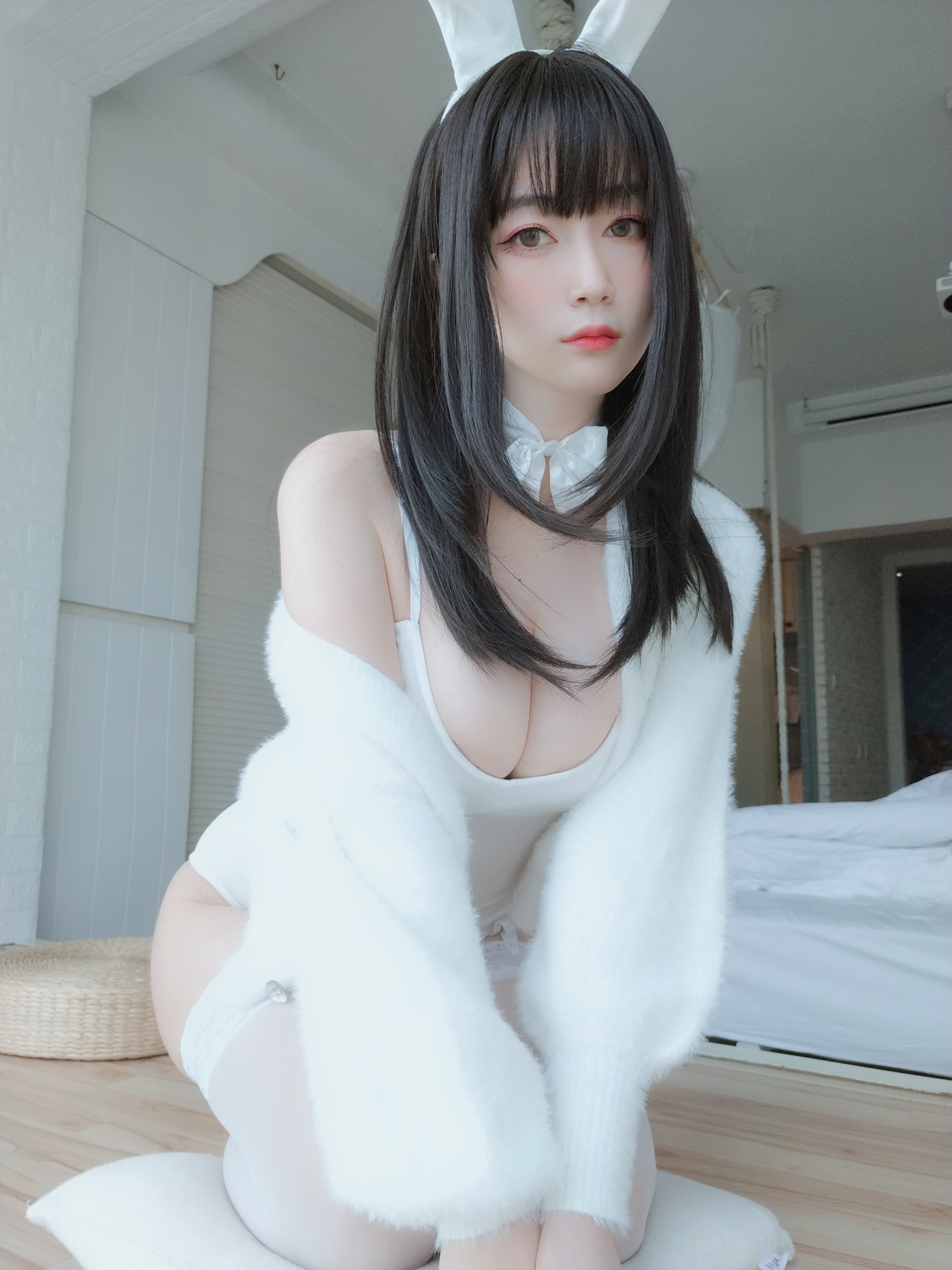 amateur photo Baiyin811 (白银81) - 白丝兔子 (71)