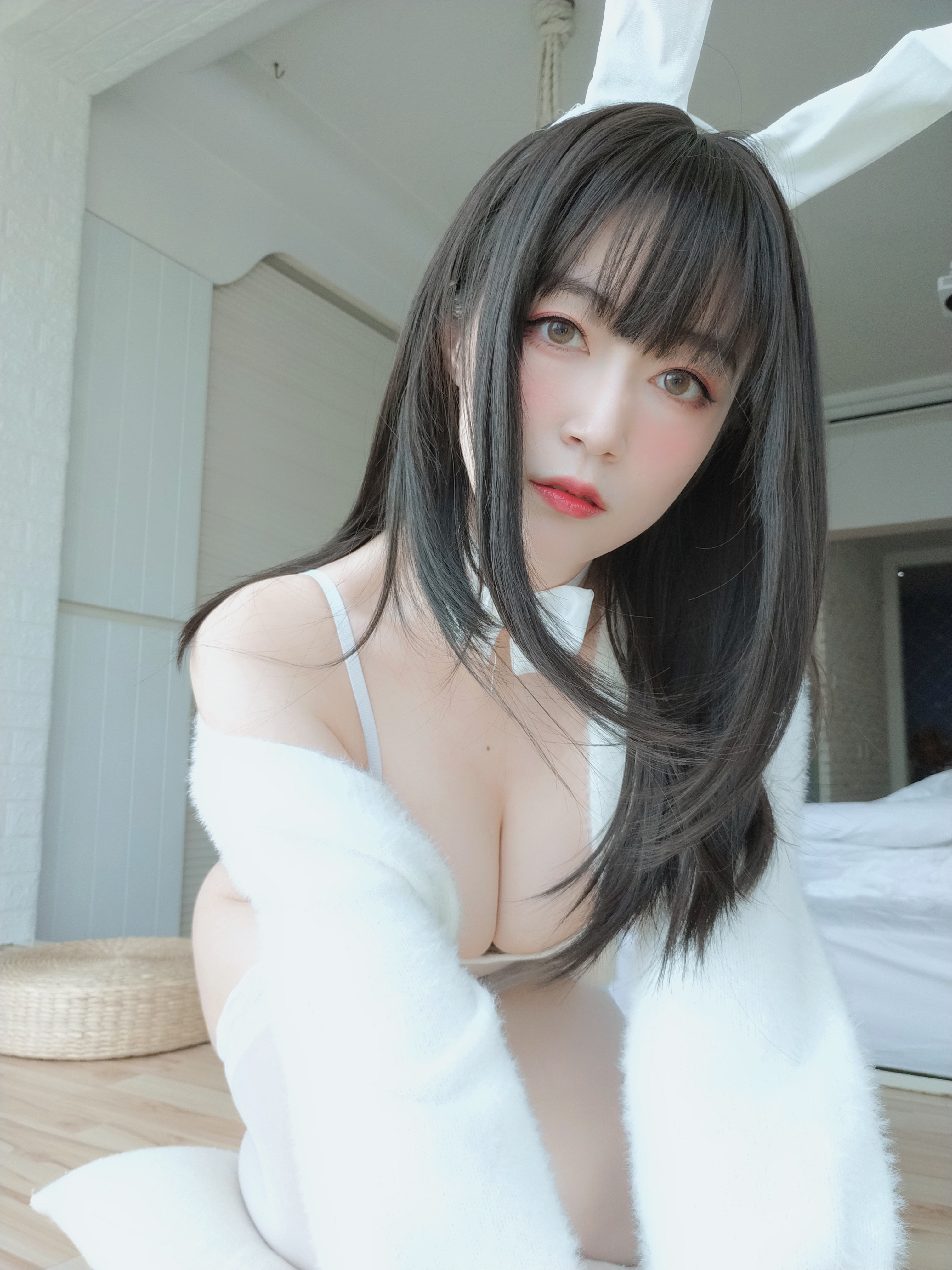 amateur photo Baiyin811 (白银81) - 白丝兔子 (72)