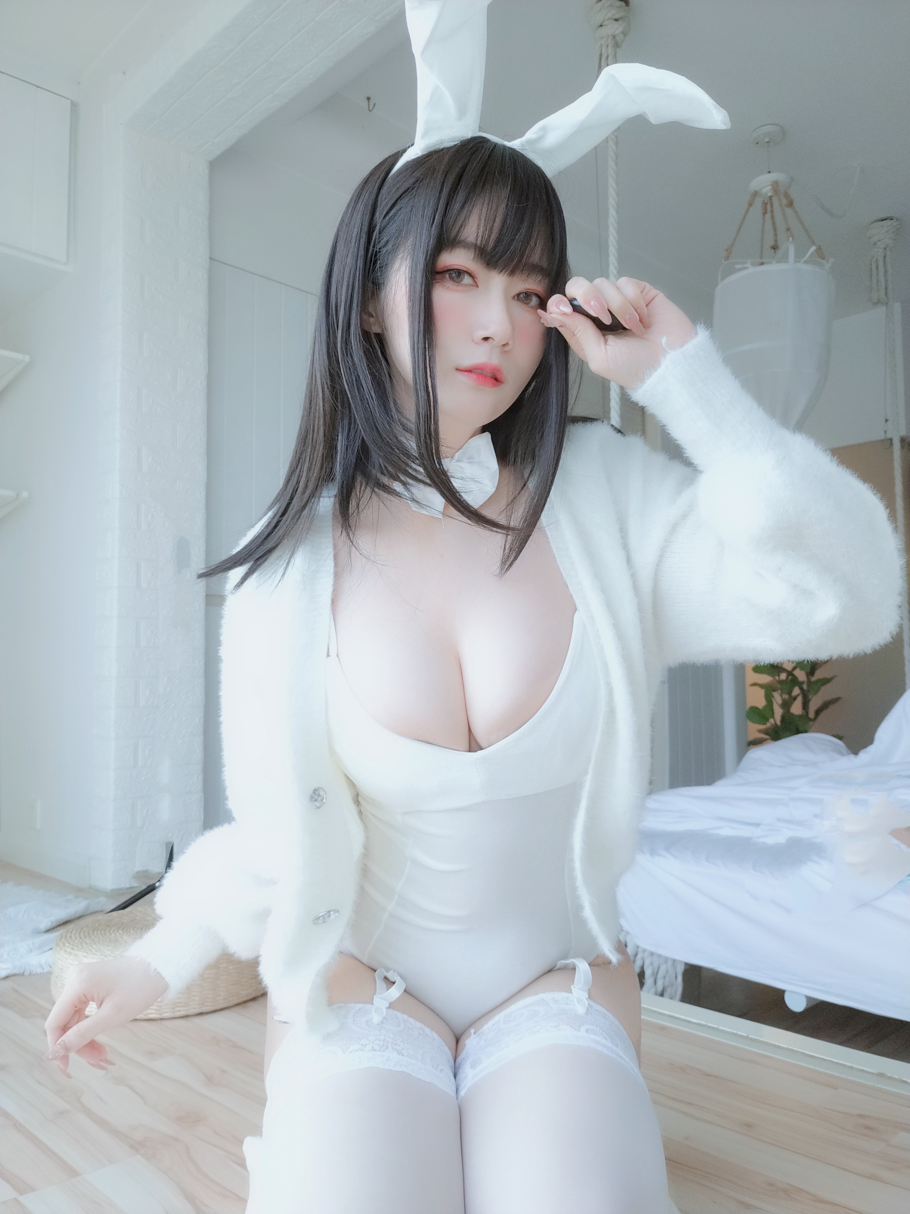 amateur photo Baiyin811 (白银81) - 白丝兔子 (103)