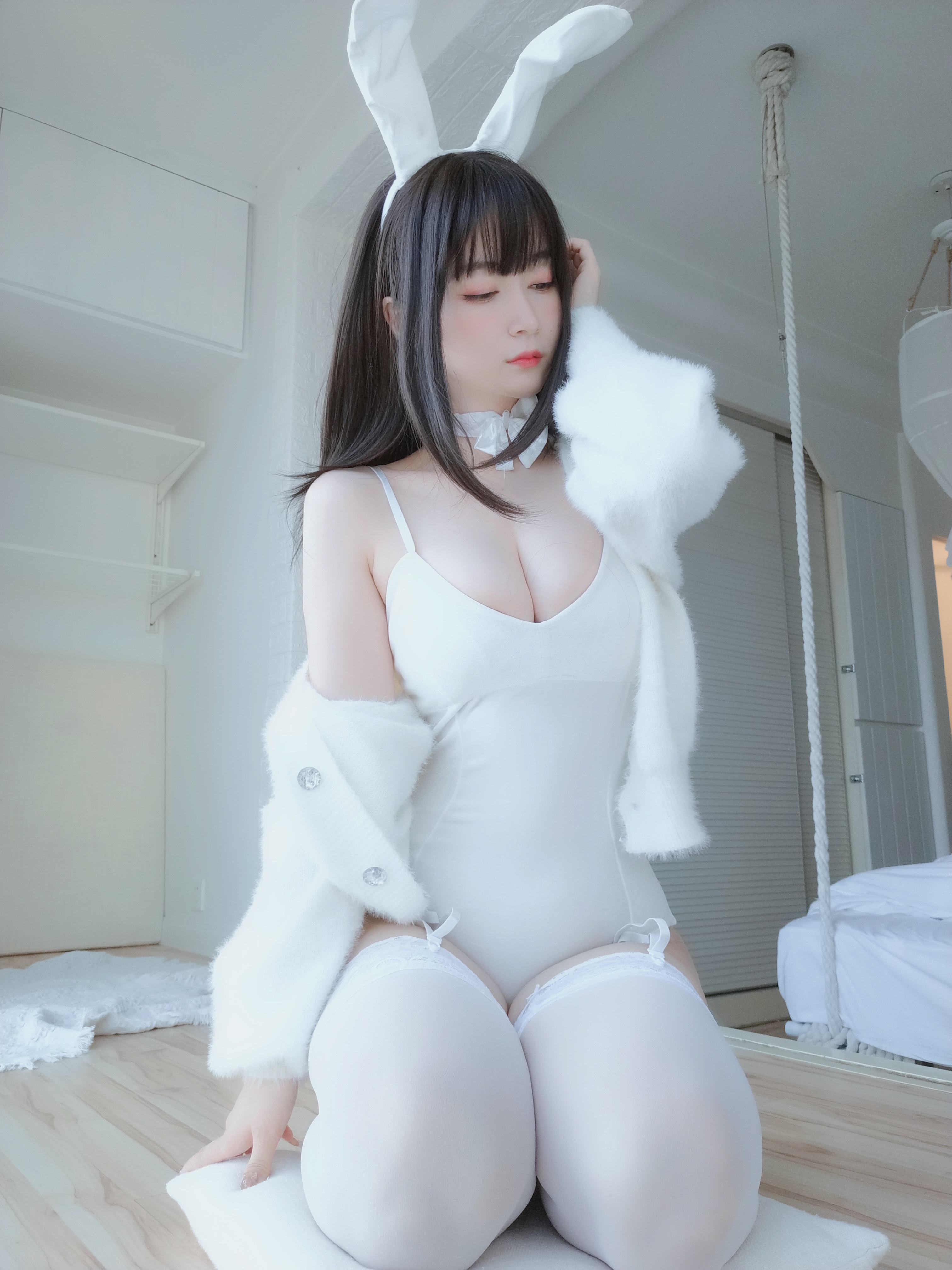 amateur photo Baiyin811 (白银81) - 白丝兔子 (109)