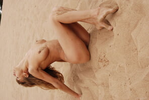 amateur photo stunning_pussy-in-the-sand_alina_high_0058