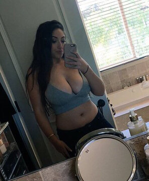 amateur pic Big fat tits on Victoria