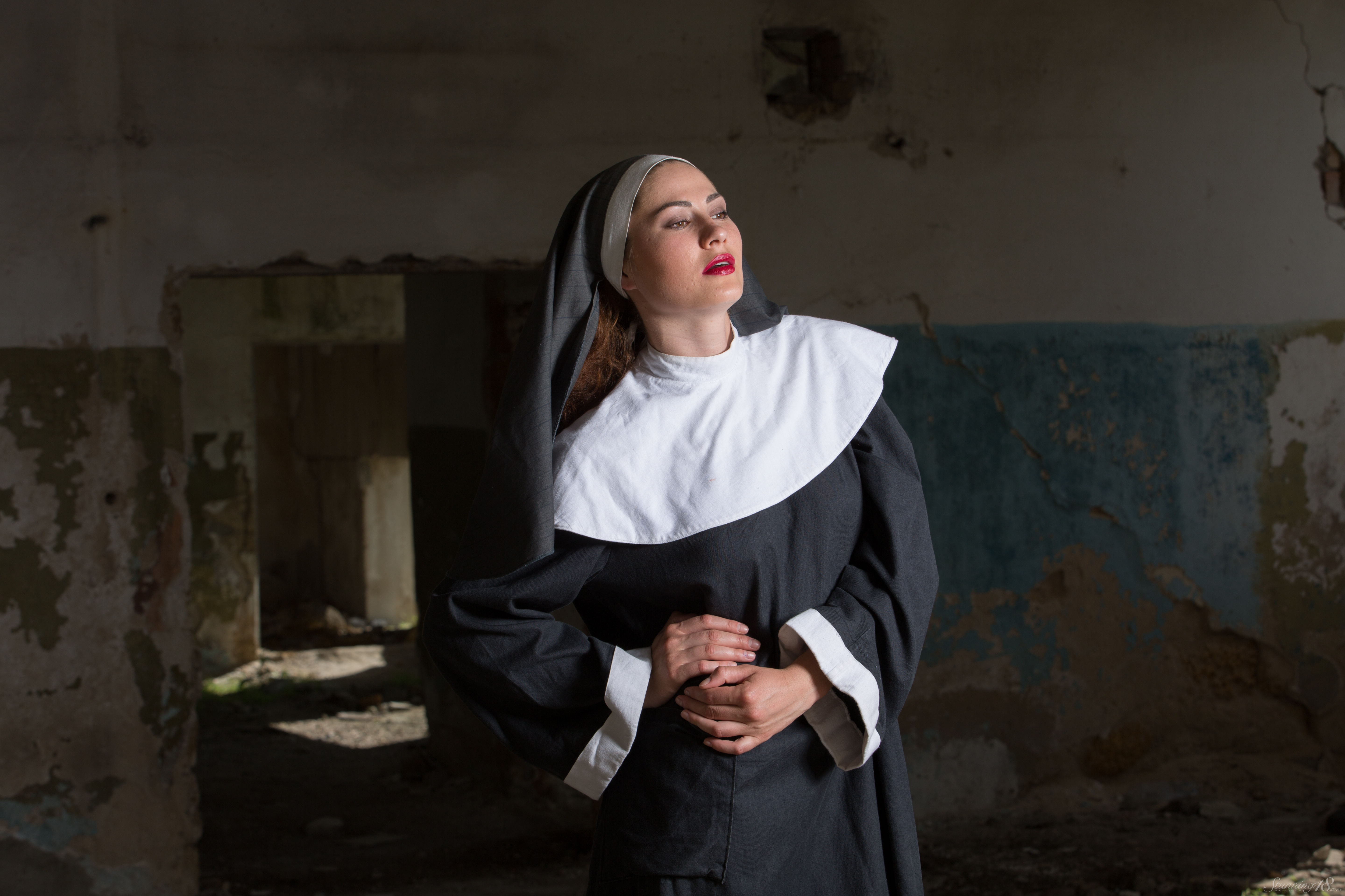 amateur photo stunning_playful-nun_judith-able_high_0018