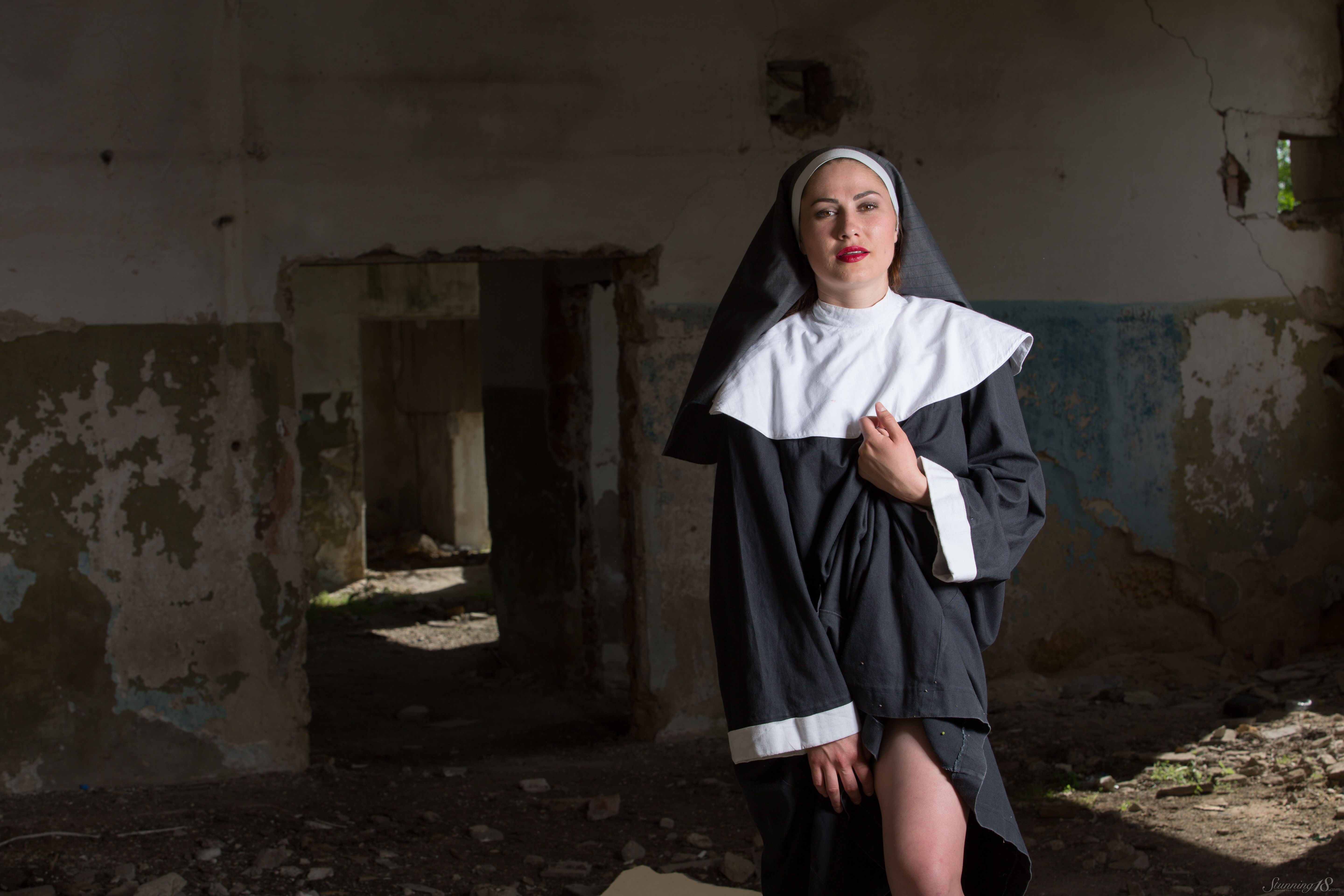 amateur photo stunning_playful-nun_judith-able_high_0023