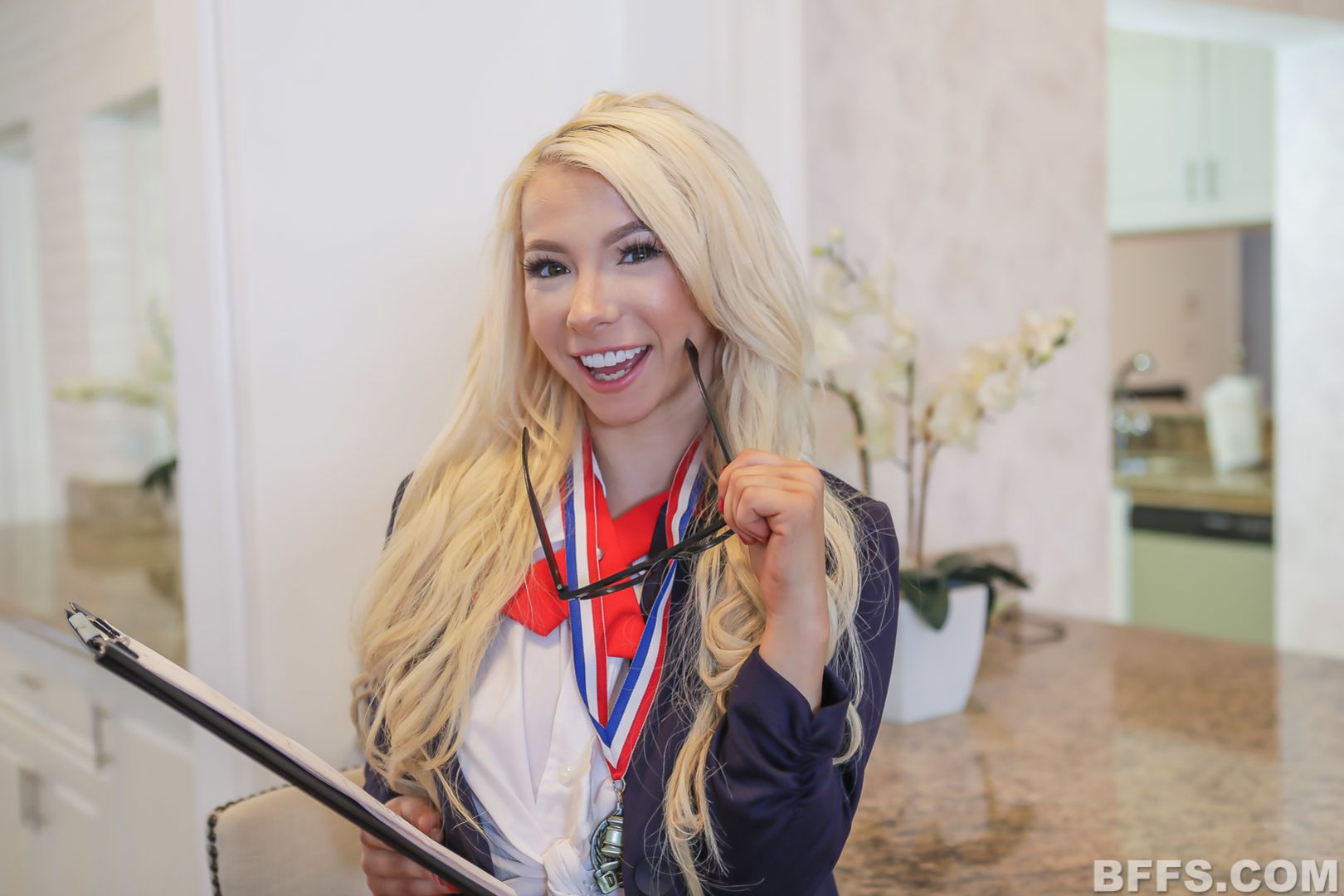 amateur photo Debaters with Kenzie Reeves and Vina Sky (9)