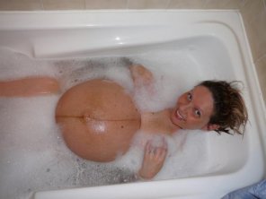 amateur pic Bubble Bath Belly