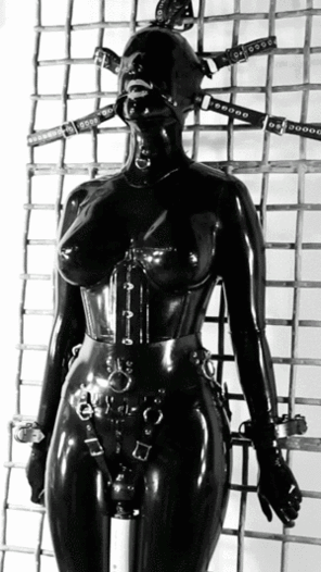 bdsmlr-10684150-lSJPfH62zC