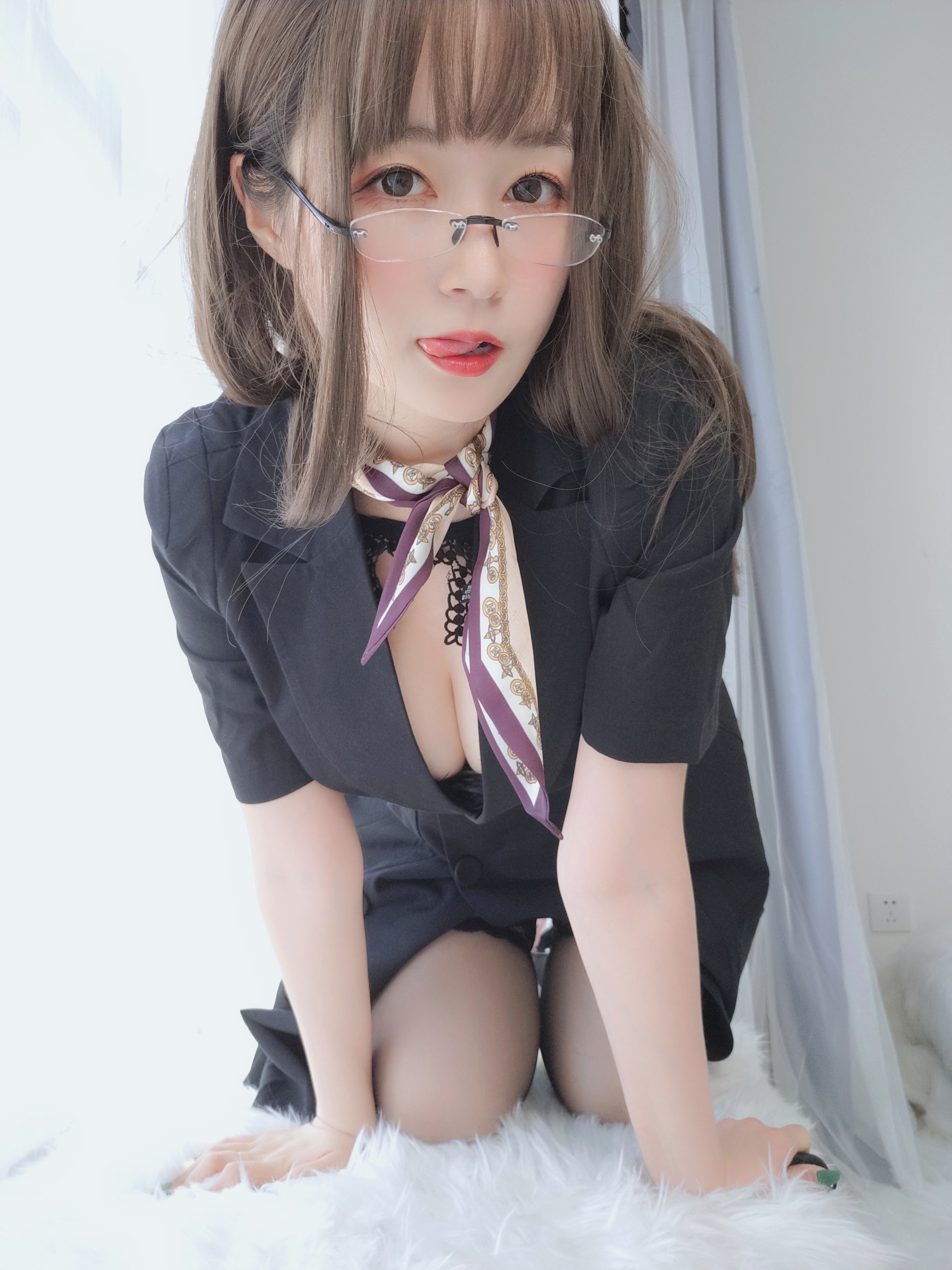 amateur photo Baiyin811 (白银81) - OL下的内衣 (78)