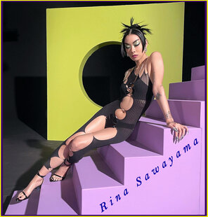 Rina-Sawayama+feet-6503864