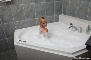 amateur photo TeenMarvel_Lili_Bubble_Bath_004