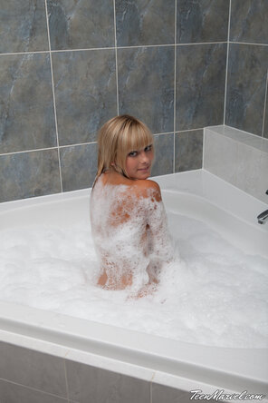 amateur photo TeenMarvel_Lili_Bubble_Bath_005