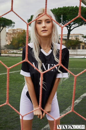 Eva Elfie with her favourite soccer star [4k] (28)