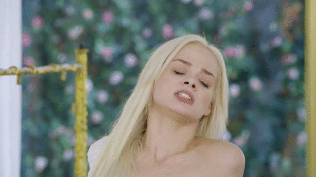 9409634-9409634.gif