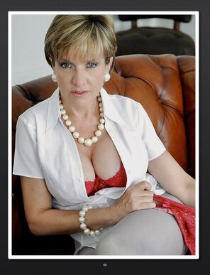 amateur pic Gill Ellis Young as Lady Sonia_41