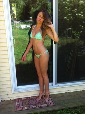 amateur pic amber-green-bikini-23
