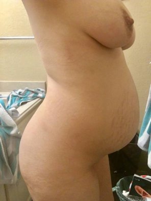 amateur photo So pregnant and so horny...
