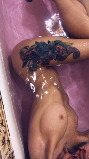 Bath with salt at a friend's house [f]