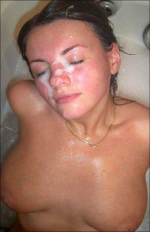 Facial in bath