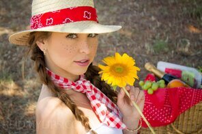 15984336-riley-reid-picnic-in-france-1-008_296x1000