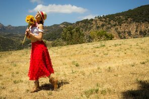 amateur pic 15984425-riley-reid-picnic-in-france-1-098_296x1000