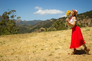 15984427-riley-reid-picnic-in-france-1-100_296x1000