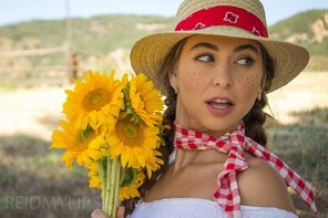 amateur pic 15984437-riley-reid-picnic-in-france-1-110_296x1000