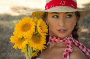 amateur pic 15984438-riley-reid-picnic-in-france-1-111_296x1000