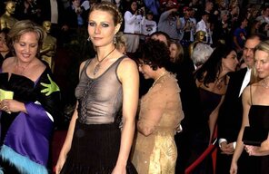 amateur pic Article-Image-RedCarpetFails-Gwyneth-Paltrow-2