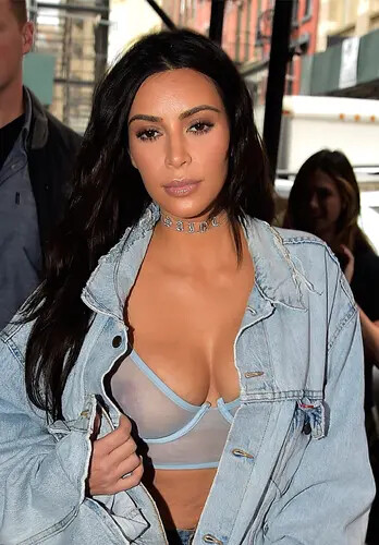 amateur photo Kim-Kardashian-nip-slip