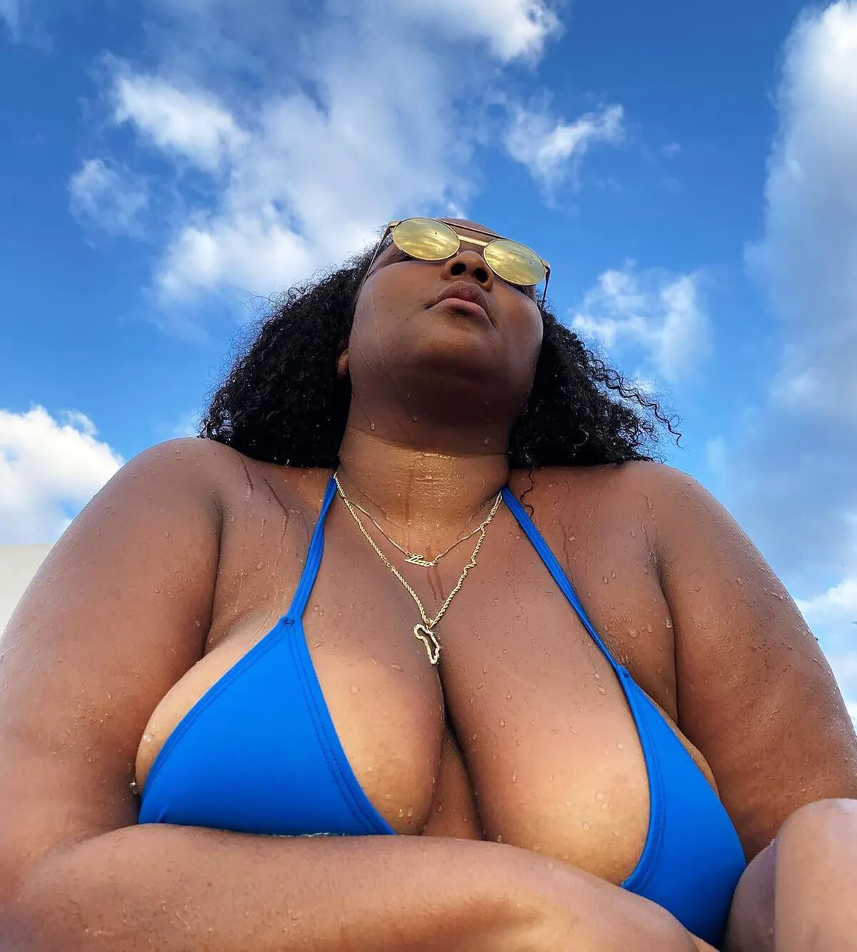 amateur photo Lizzo-Best-Swim-Style-Bikini-Body-Moments-Slide-2