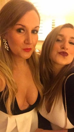 amateur photo Pretty college girls with bonus cleavage