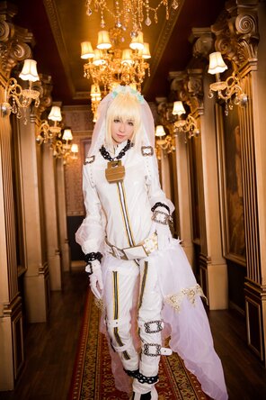 amateur photo RedSaber-BrideSaber-Cosplay-by-Mikehouse-43