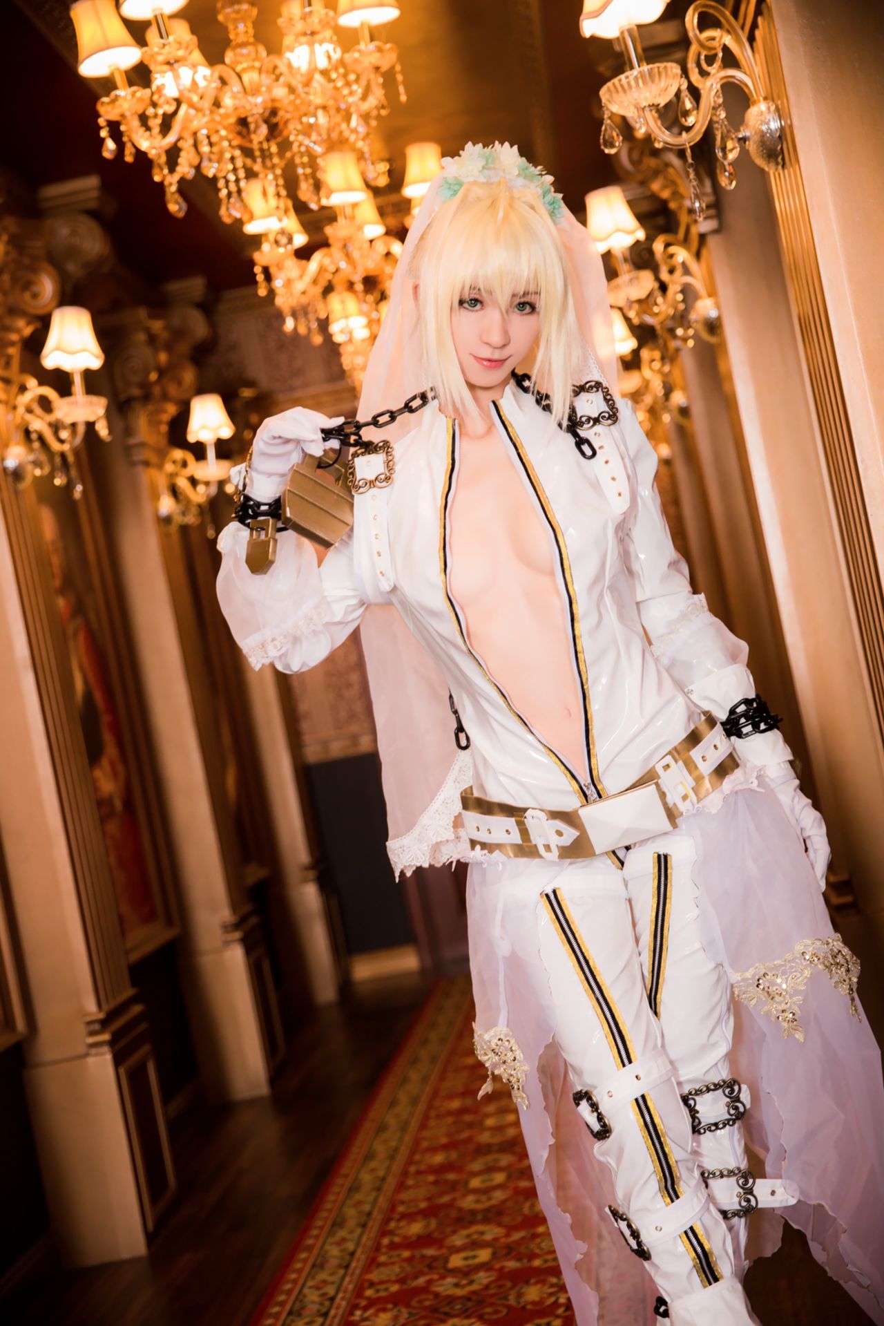 amateur photo RedSaber-BrideSaber-Cosplay-by-Mikehouse-66