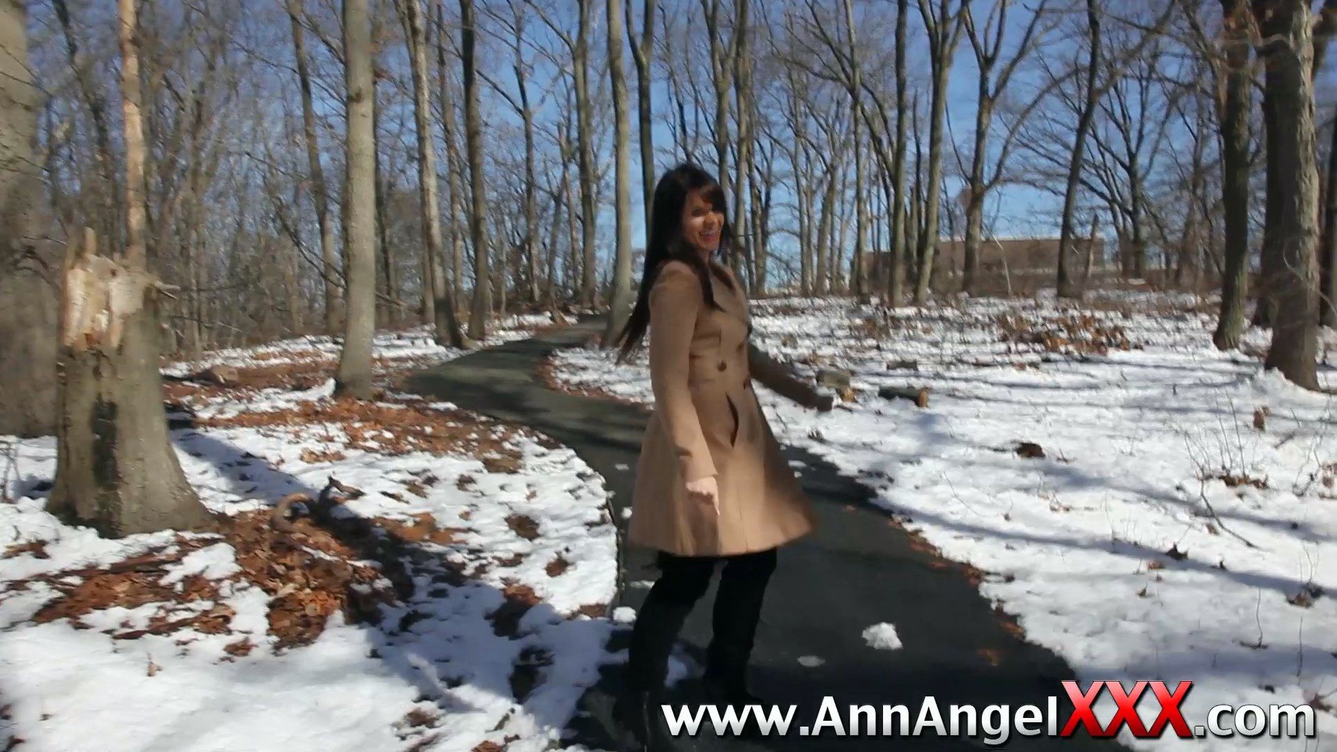 amateur photo Ann Angel XXX Public Lingerie 22 March 2013.01]