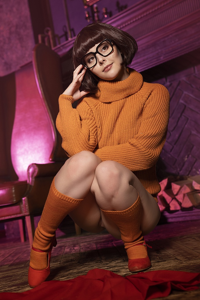 amateur photo Helly-von-Valentine-Disharmonica-Velma-Dinkley-5