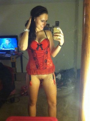 amateur pic Corset rouge