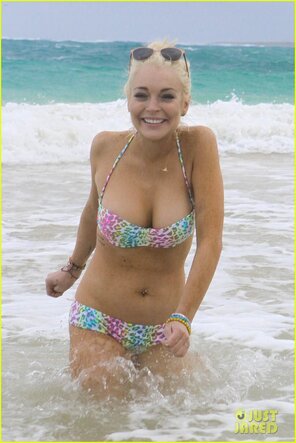 amateur pic lindsay-lohan-bikini-hawaii-07