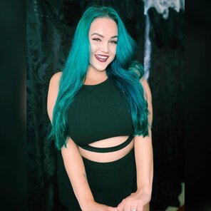 amateur pic AthenaBlaze  neonHair (1)