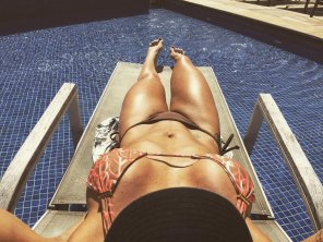 Sun tanning Bikini Leg Human leg 