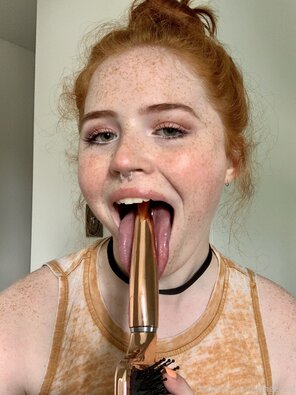 amateur Photo Ginger-ed-10-07-2020-78890399-some Girls Masturbate With Hairbrushes But I Can Confide