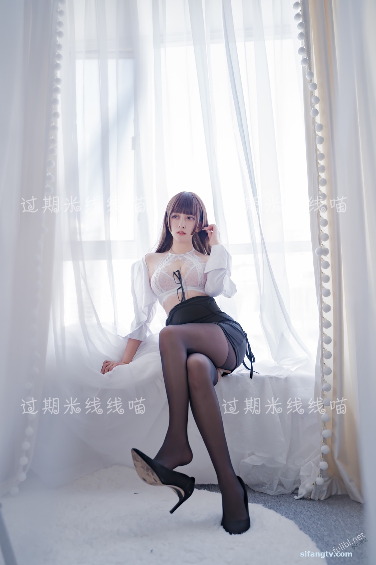 amateur photo Mixian Sama (过期米线线喵) - OL情欲 (5)