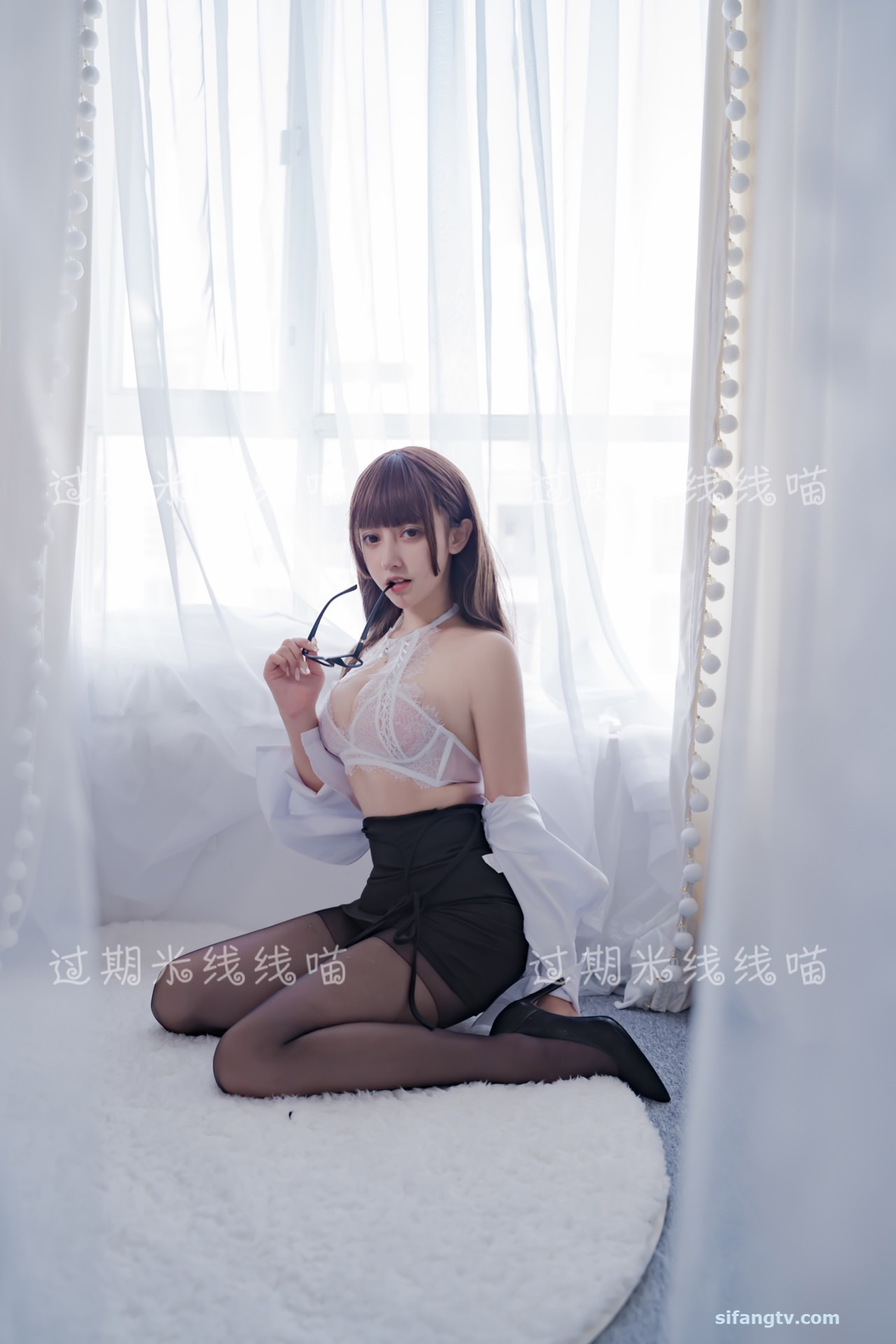 amateur photo Mixian Sama (过期米线线喵) - OL情欲 (6)